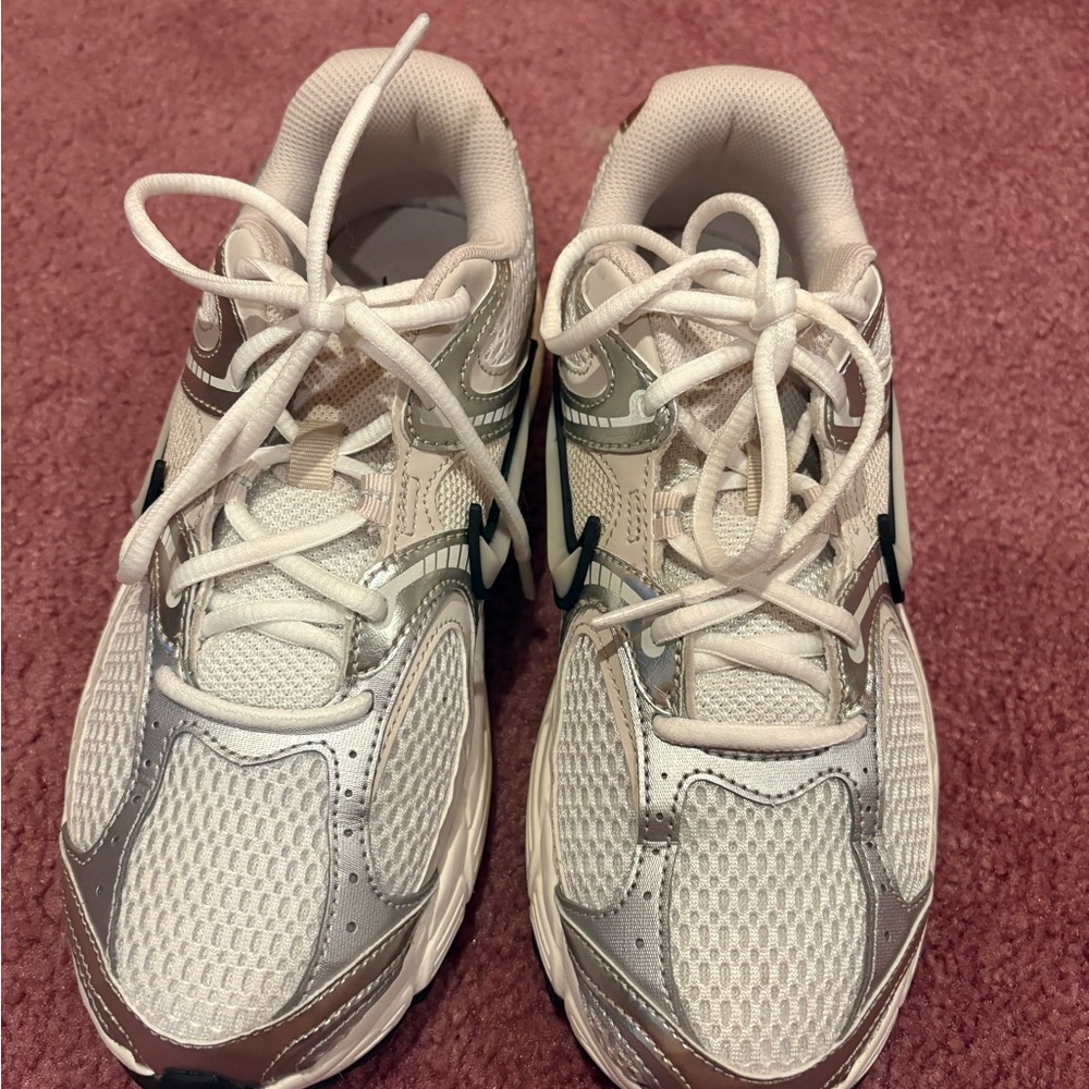 Nike V5 RNR Running Shoes - Picture 2 of 4